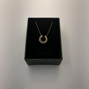 گردنبند نیم دایره