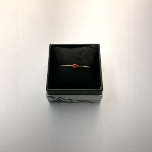 دستبند با نگین قرمز