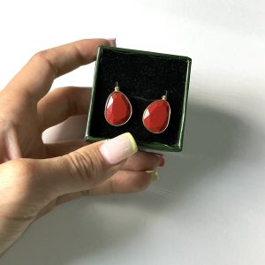 گوشواره میخی با نگین قرمز