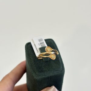 انگشتر دو طرف قطره آب